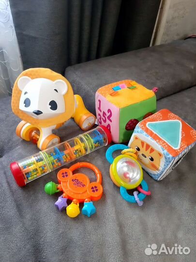 Развивающие игрушки погремушки