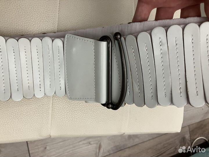 Кожаный эластичный белый пояс 85см