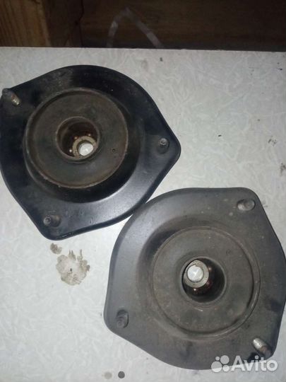 Опора передней стойки на Mazda Bongo Friendee