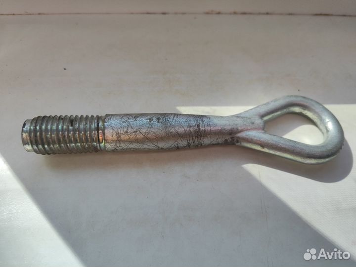 Буксировочный крюк nissan