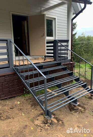 Перила деревянные для лестниц