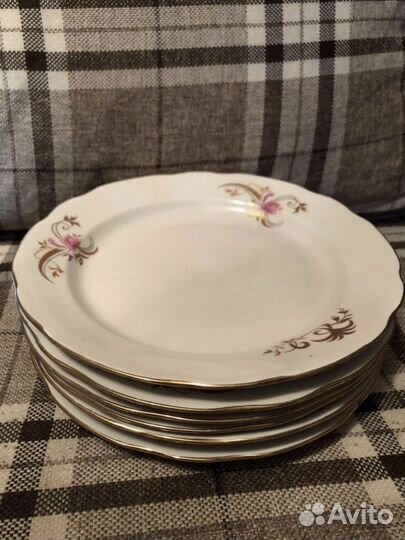Новые глубокие тарелки из фарфора