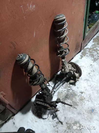 Кулак Амортизатор передний прав-лев Opel Corsa D