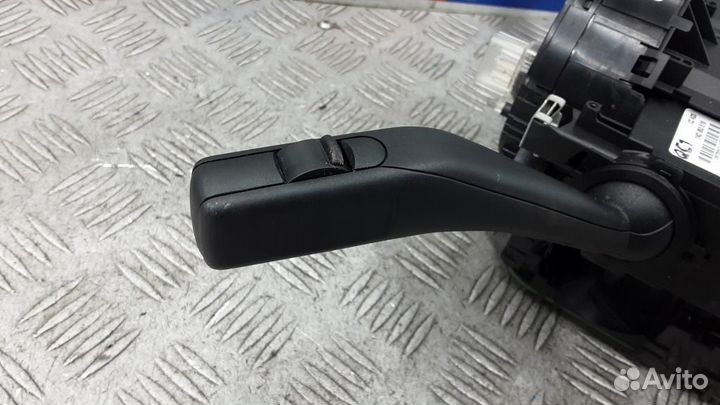 Переключатель поворотов подрулевой Skoda Octavia