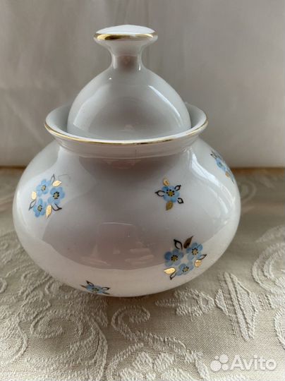 Заварочный чайник и сахарница