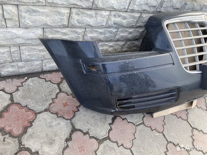 Передний бампер с решеткой Chrysler 300c