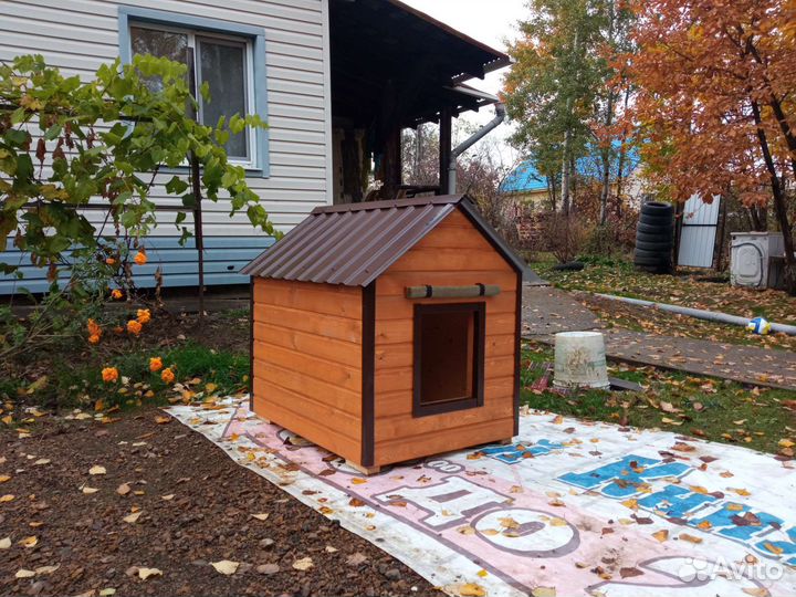 Утеплённая будка для собаки среднего размера