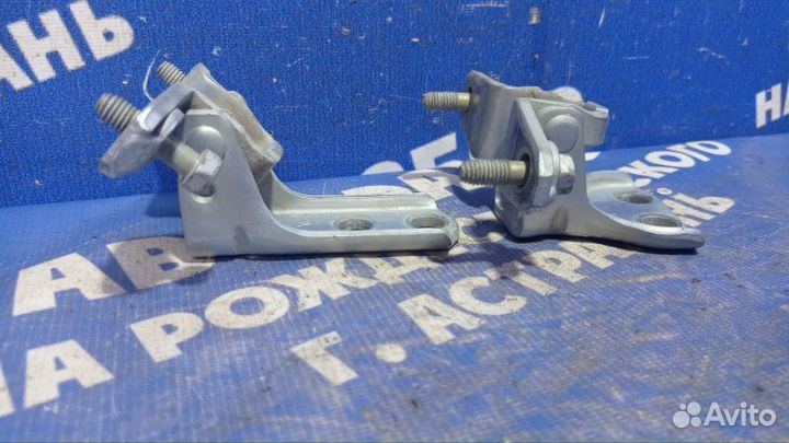 Петля двери Mazda 6 Gg седан LF 2005