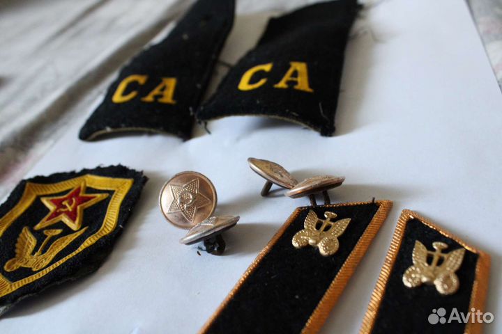 Погоны, пуговицы, петлицы са