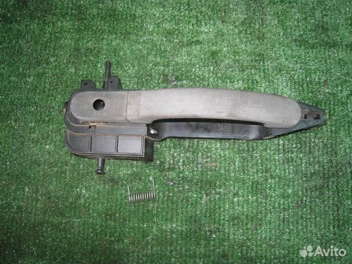 Ручка наружная двери передней левой Ford Fiesta