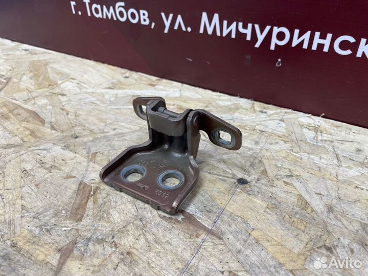 Петля двери LADA X-Ray