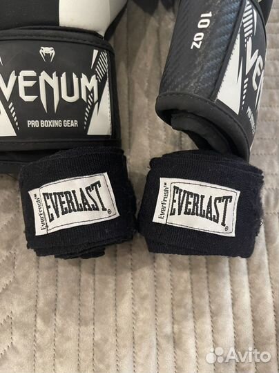 Боксерские перчатки Venum 10 oz