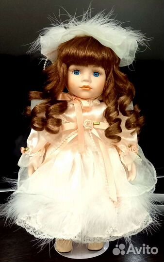 Коллекционная фарфоровая кукла Remeco