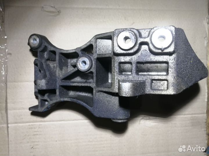 Кронштейн компрессора кондиционера Chevrolet Aveo