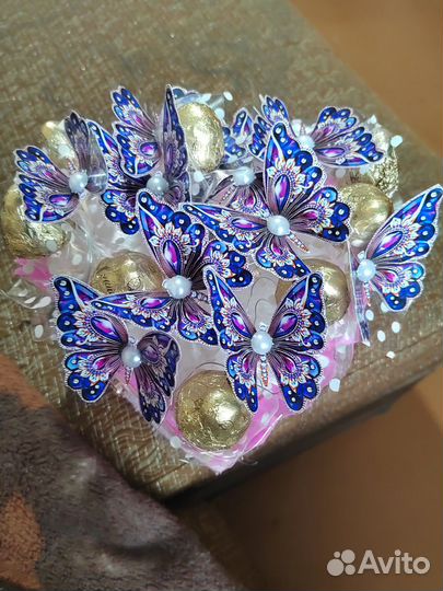 Светящиеся сердечка с конфетками и бабочками