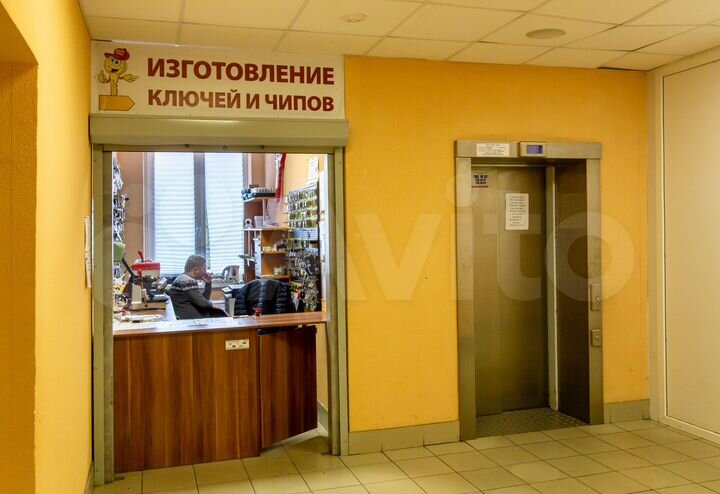 Здание, 3250 м²