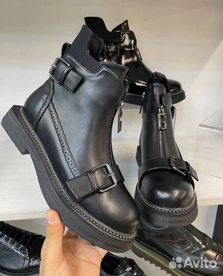 Стильные осенние женские ботинки