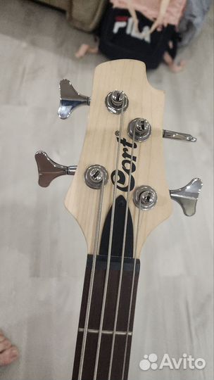 Бас гитара cort