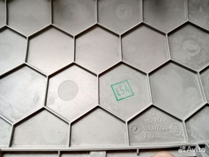 Заглушка очечника Skoda Octavia A7 5E0877521