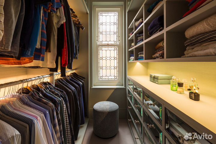 Гардеробная с антресолью в прихожу распашная