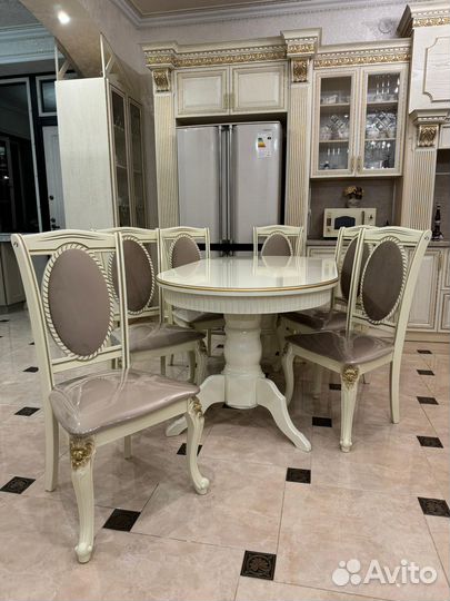 Стол и стулья