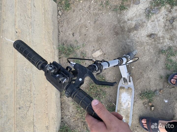 Самокат с дисковым тормозом