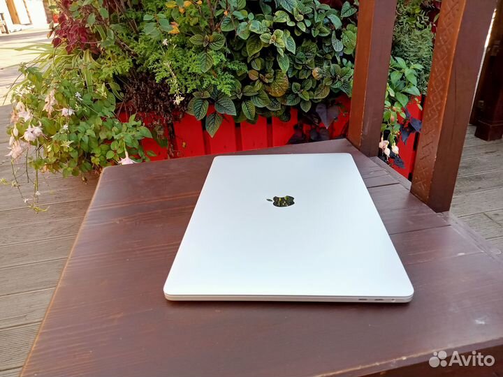 MacBook Pro 15, 98 циклов