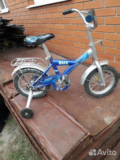 Детский велосипед со вспомогат колёсами