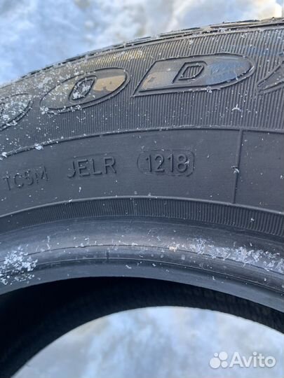 Goodyear UltraGrip Ice 215/60 R16