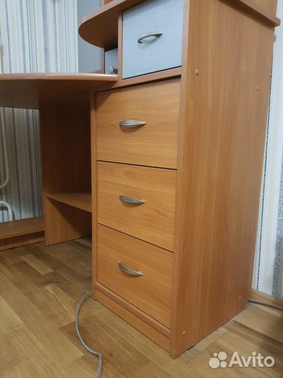 Комплект мебели(Стол+стеллаж)