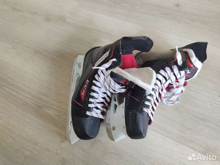 Хоккейные коньки ccm