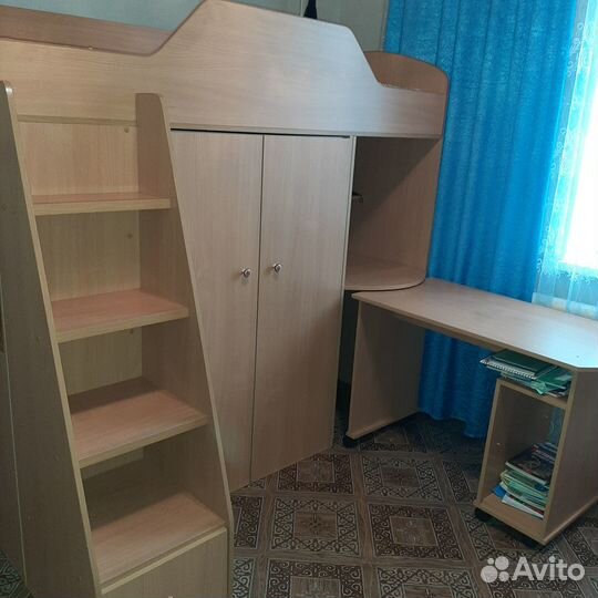 Уголок школьника(двухъярусная кровать)