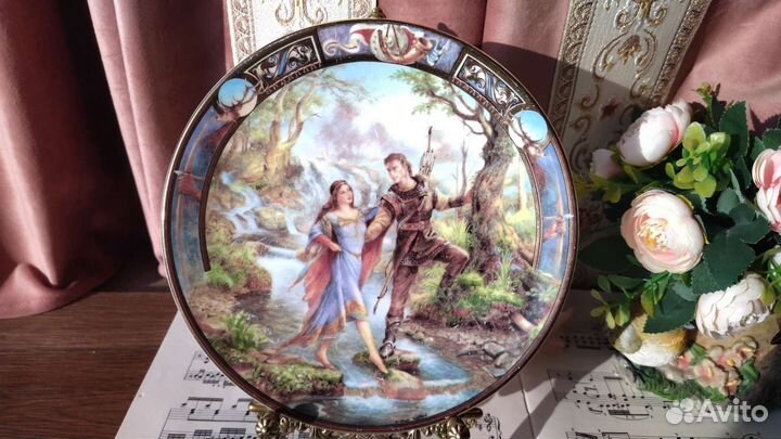 Тарелка Royal Worcester Робин и Мэриан