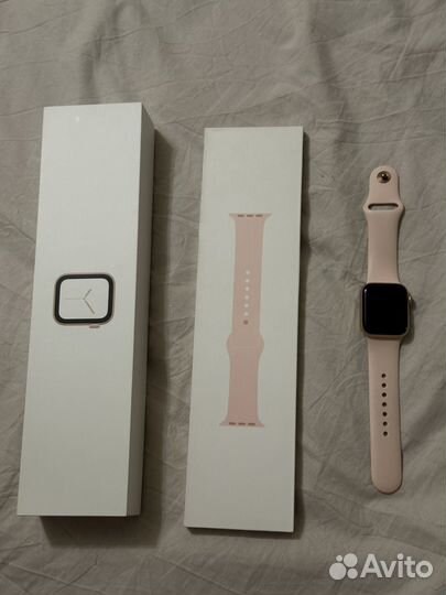 Apple watch series 4 40mm с розовым ремешком