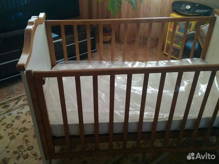 Кроватка детская с матрасом
