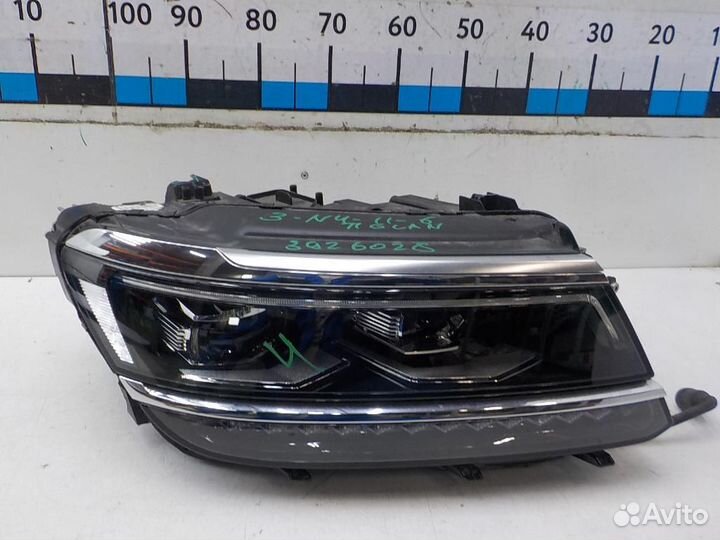 Фара правая Volkswagen Tiguan