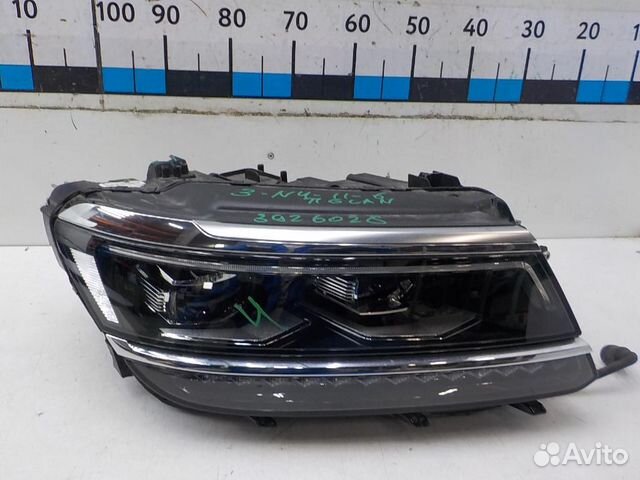 Фара правая Volkswagen Tiguan