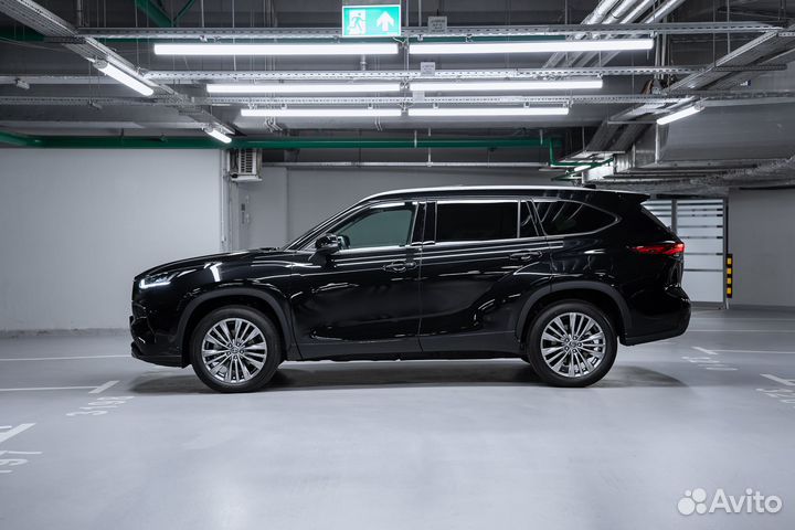 Toyota Highlander 2.0 AT, 2024, 2 км