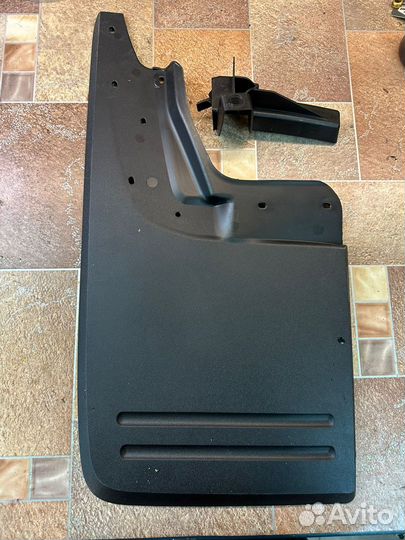 Брызговик задний левый фольксваген Амарок