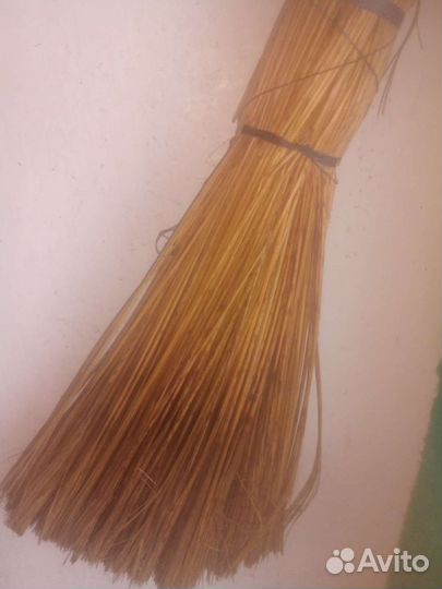 Лопаточка деревянная, веник для побелки и другое