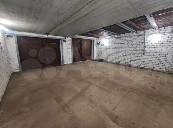 Гараж, > 30 м²