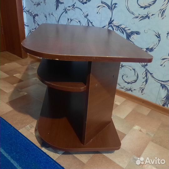 Журнальный столик на колесах