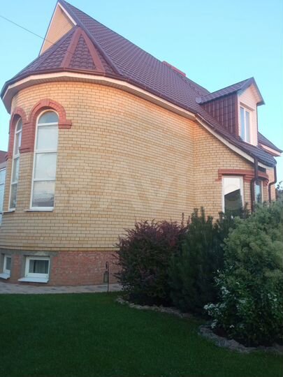 Коттедж 326 м² на участке 8 сот.