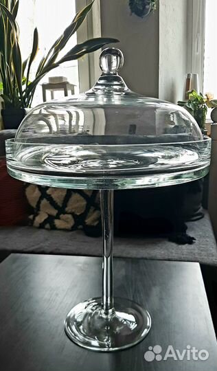 Тортовница на ножке с крышкой В аренду