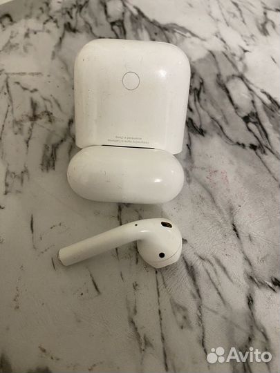 Кейс и наушник правый airpods 1