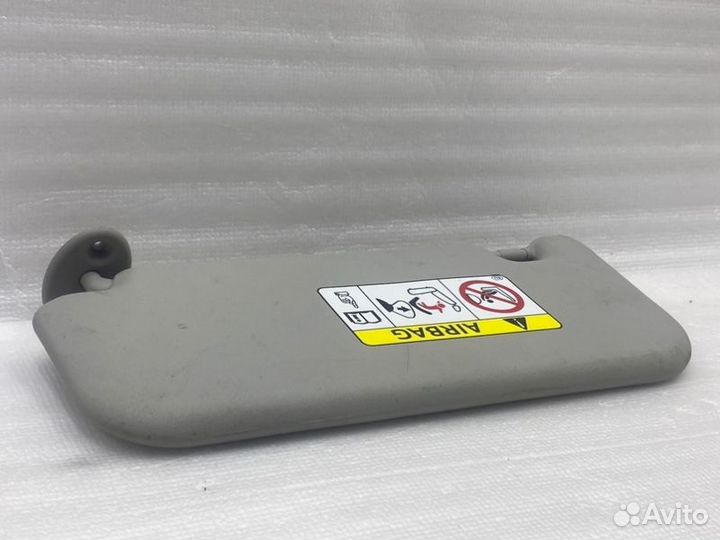 Козырек солнцезащитный передний правый Toyota