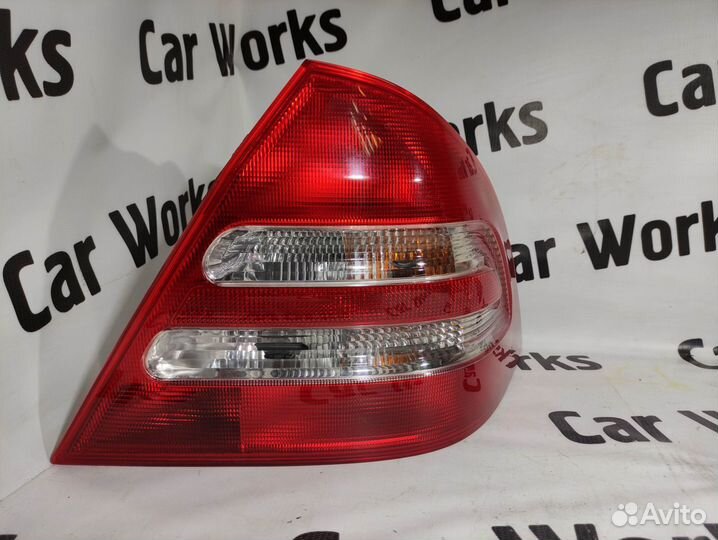 Задний правый фонарь Мерседес 203