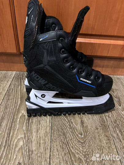 Коньки хоккейные