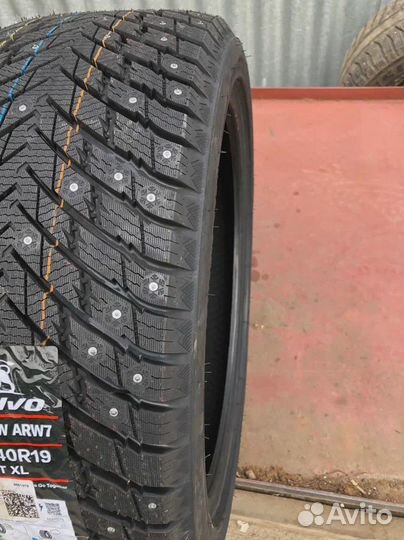 Arivo Ice Claw ARW7 245/40 R19 98T