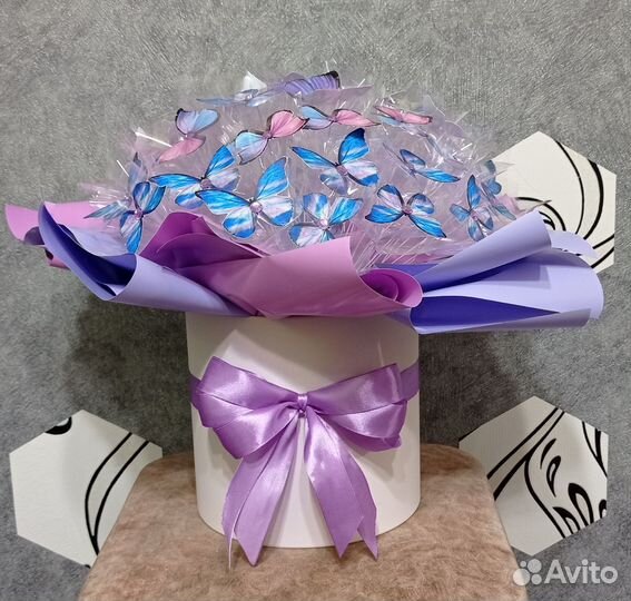 Букет из бабочек в коробке